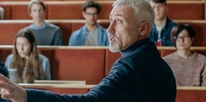 aula studenci wykladowca