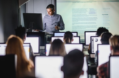 aula studenci wykladowca