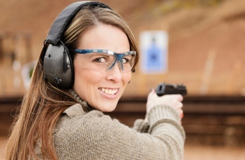 strzelnica kobieta pistolet