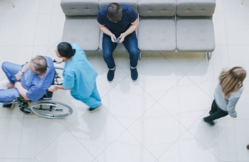 Środki higieny menstruacyjnej w szkołach, ale nie w szpitalach i przychodniach