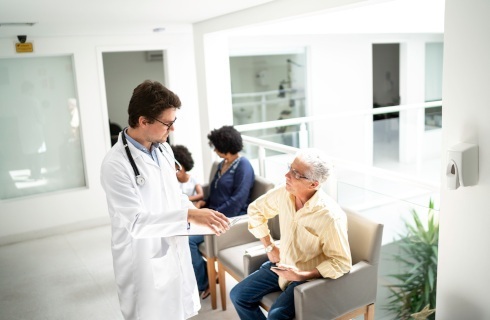 Lekarze nie mogą powielać publicznie niesprawdzonych informacji