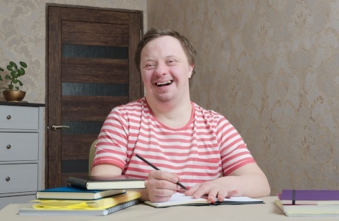 zespol downa mezczyzna pokoj