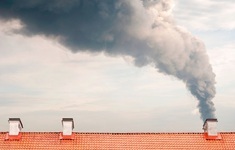 komin czarny dym