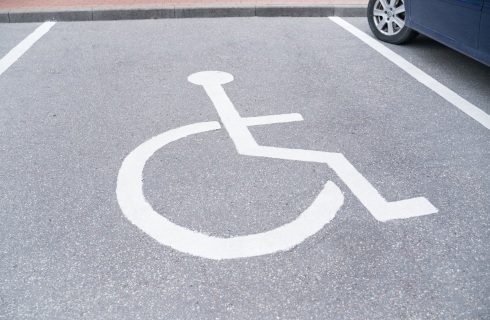 miejsce parkingowe dla niepelnosprawnych