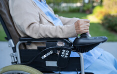 niepelnosprawny na wozku