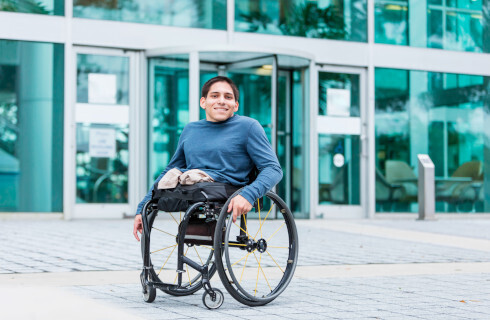 niepelnosprawny na wozku