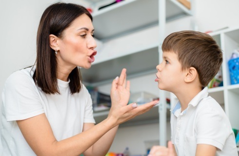 Wiceminister zdrowia: Nie regulujemy sytuacji gabinetów logopedów w szkołach