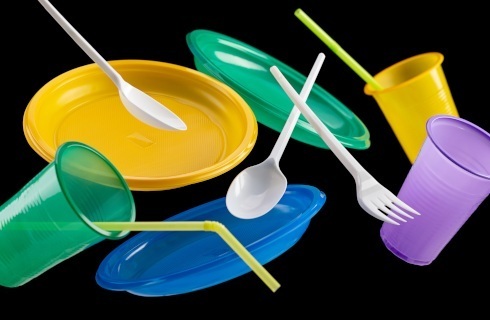 plastikowe sztucce widelec lyzka noz kubek talerz