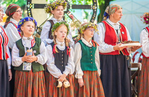 dziewczynki wystep scena