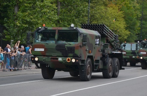 Wojsko potrzebuje wykwalifikowanego kierowcę, tłumacza, teleinformatyka