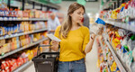 sklep kobieta zakupy koszyk