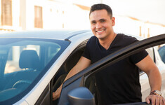 kierowca mezczyzna samochod