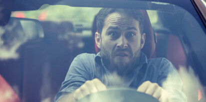 kierowca mezczyzna samochod