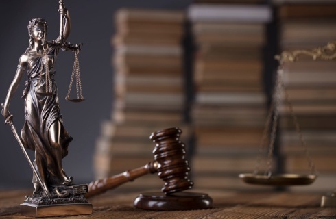 temida mlotek waga ksiazki