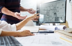 projekt budowlany ludzie kalkulator ekran