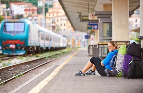 turystka dworzec pociag