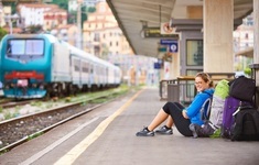 turystka dworzec pociag