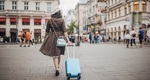 turysta walizka ulica