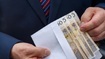 zlotowki banknoty koperta krawat mezczyzna