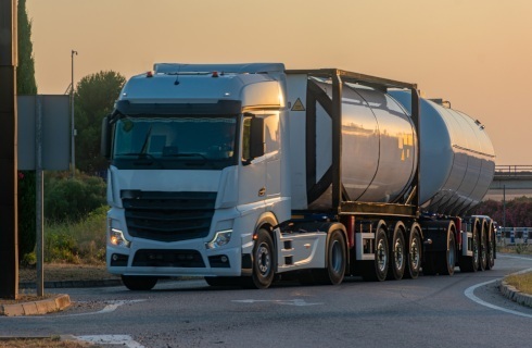 ciezarowka cysterna przyczepa