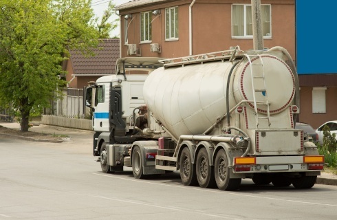 ciezarowka cysterna cement naczepa