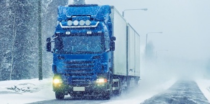 ciezarowka zima przyczepa