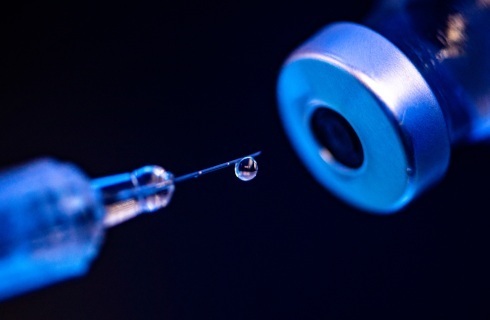 szczepienie strzykawka ampulki kropla