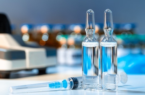 szczepienie strzykawka ampulki