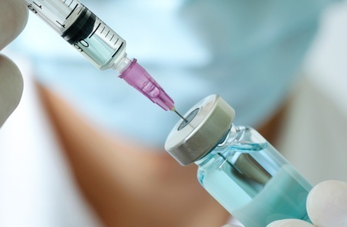 szczepienie strzykawka ampulka