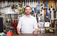 sklep narzedzia sprzedawca