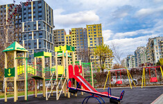 plac zabaw hustawka zjezdzalnia