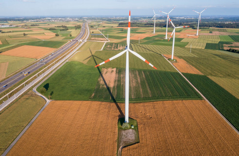 Do 2030 roku ponad połowa prądu ma być z OZE