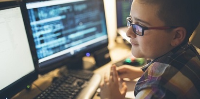 szkola uczen laptop 1128730921