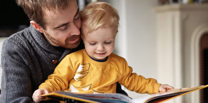 dziecko chlopiec tato ksiazka