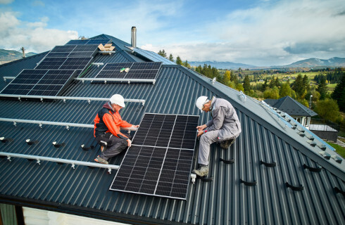 panele sloneczne dom dach montaz