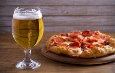 pizza piwo jedzenie 098