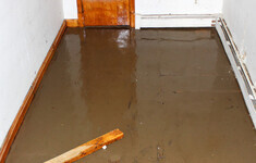 powodz zalanie podloga