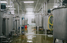 powodz zalanie fabryka