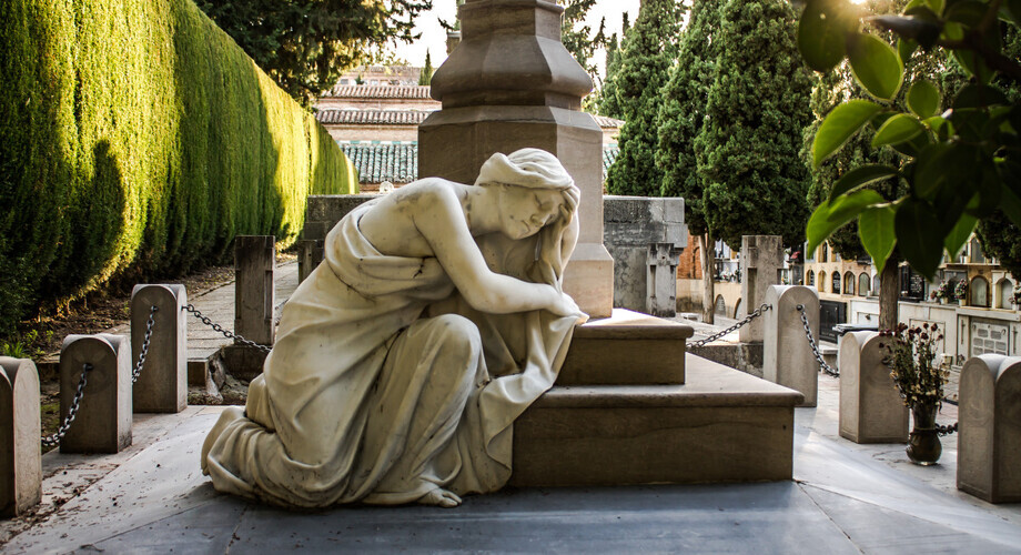 Prawo autorskie odważnie wkracza na cmentarze