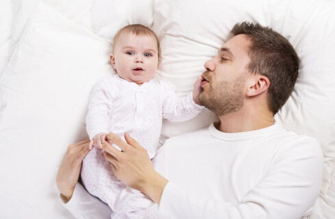 Przybywa ojców na zasiłku macierzyńskim