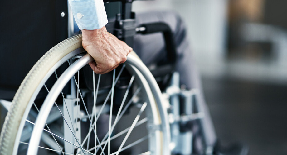 niepelnosprawny na wozku