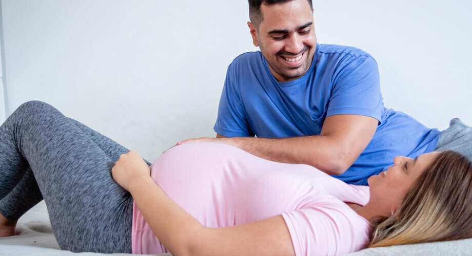 Coraz więcej szpitali „odmraża” porody rodzinne