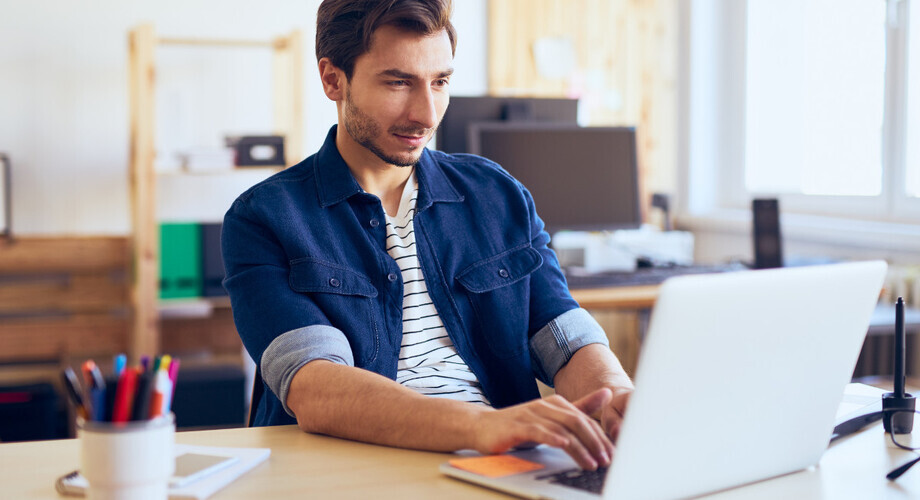 laptop mezczyzna komputer