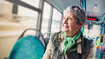 seniorka pasazer autobus