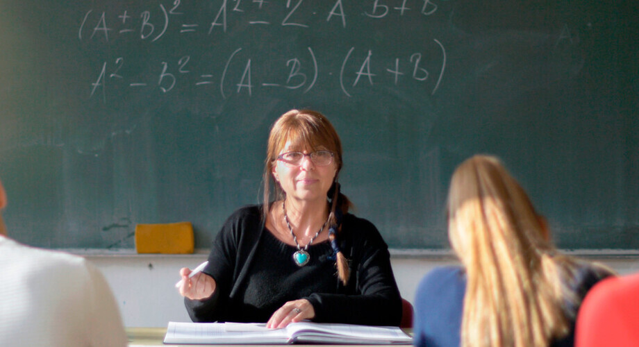 Nauczyciel bez pensji i składek w wakacje? MEN: Przepisy są wyczerpujące