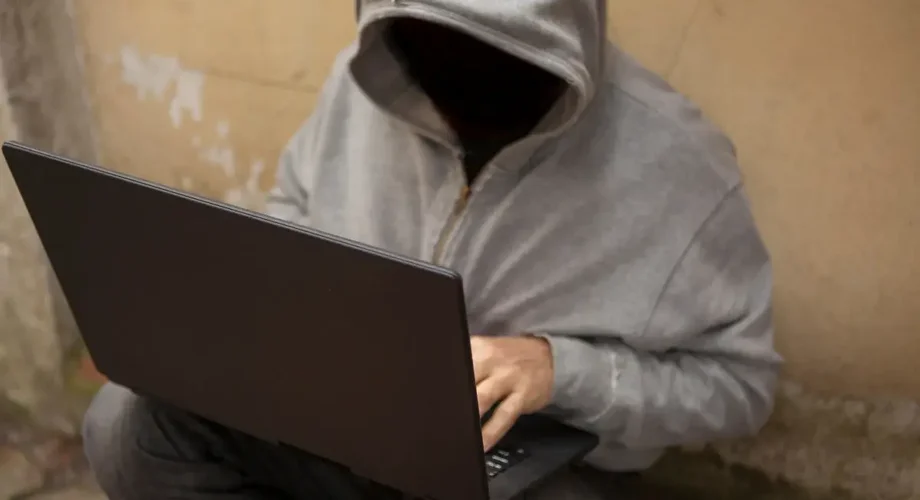 dziecko laptop kaptur