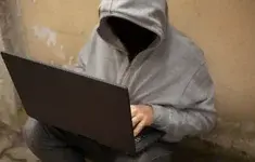 dziecko laptop kaptur