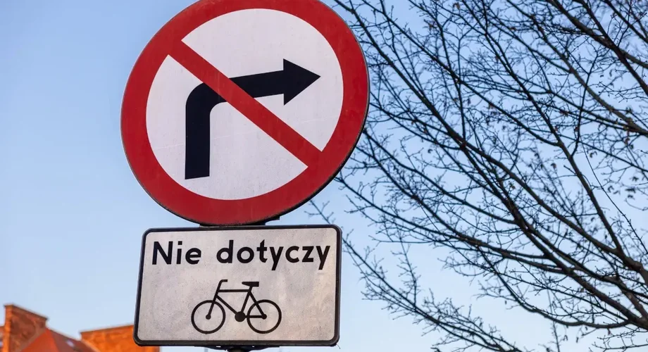Znak drogowy Zakaz skretu