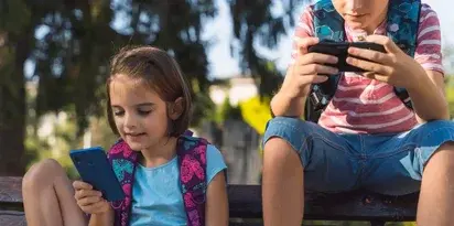 telefon komorka dzieci